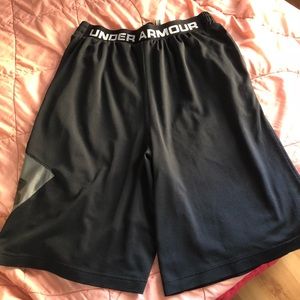 Mens Black Under Armour basketball shirts size XL